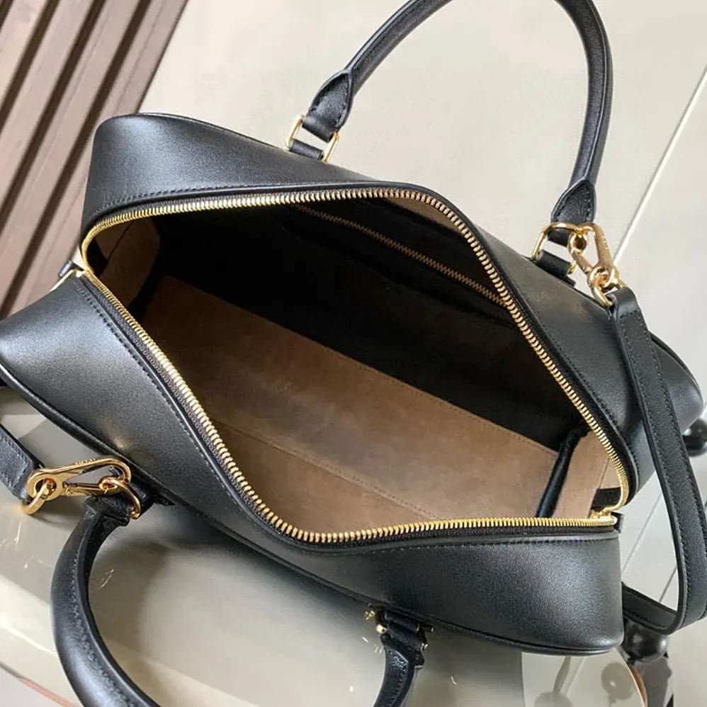 Loewe Amazona 28 Bag in Nappa Calfskin for Unisex in Black Loewe Amazona 28 Bag in Nappa Calfskin for Unisex in Black