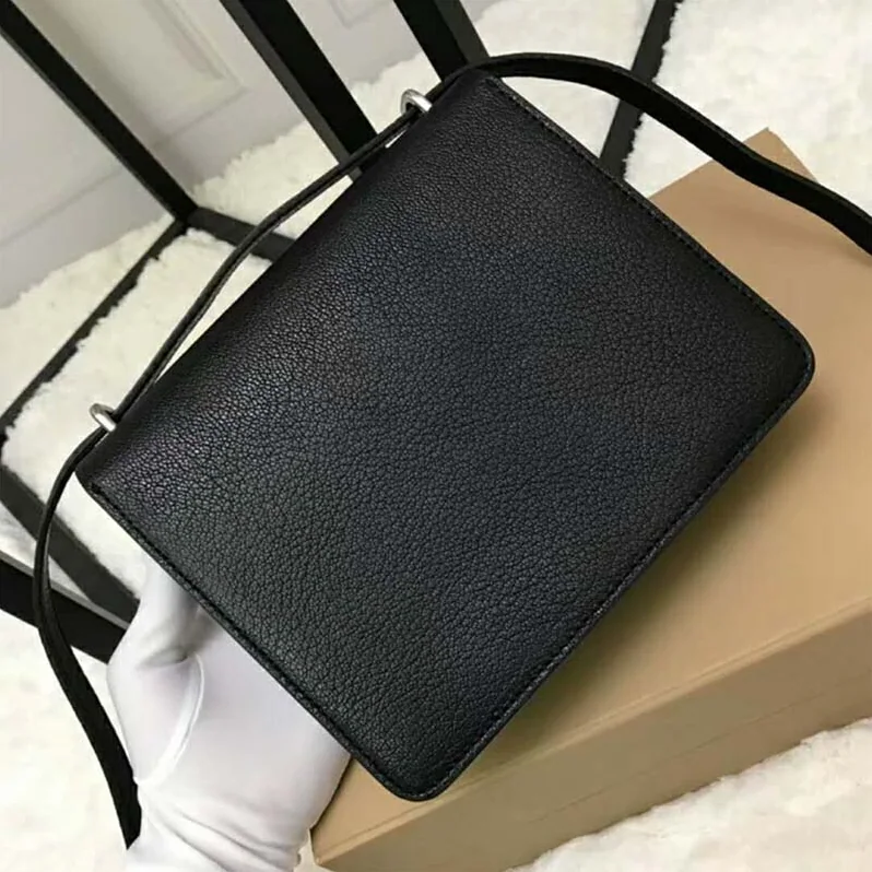 Burberry The Small Leather D-Ring Bag for Women in Black