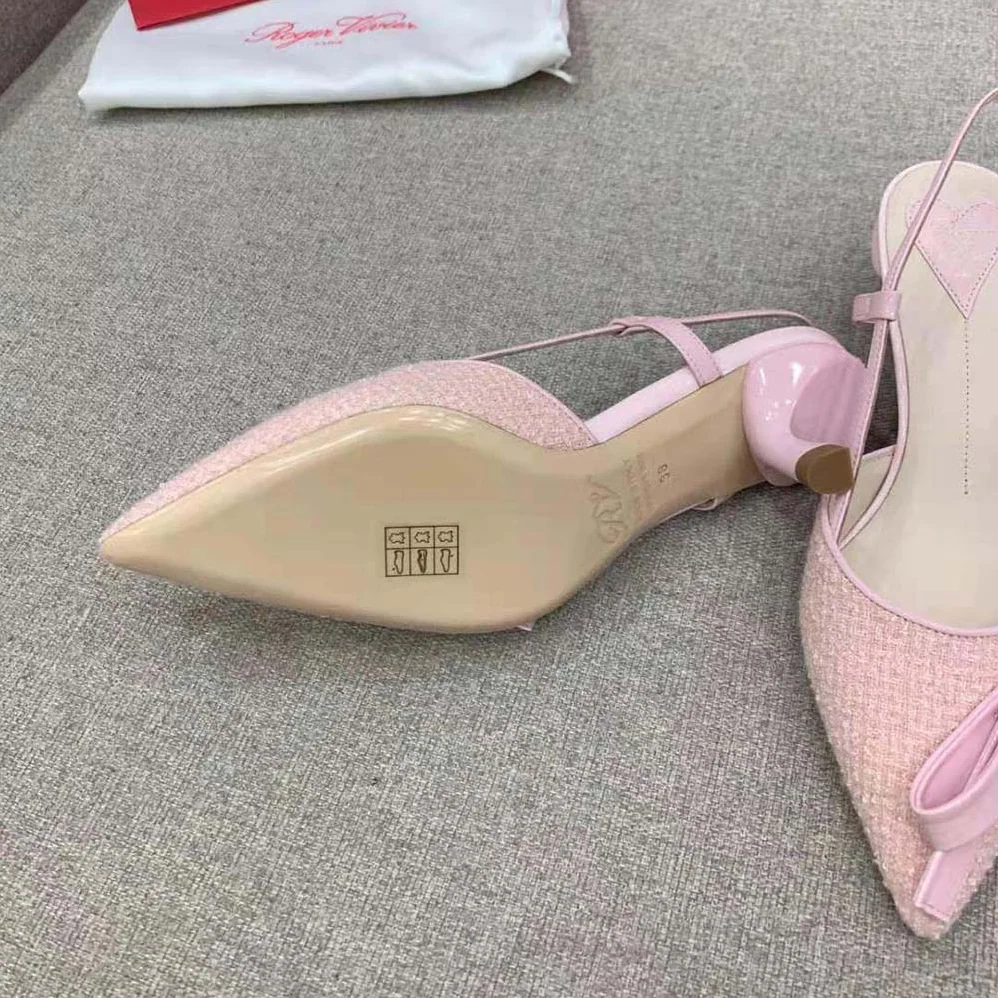 Roger Vivier Virgule Bow Slingback Pumps in Fabric for Women in Pink