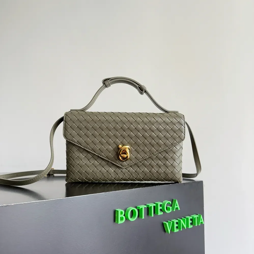 Bottega Veneta Knot Lock in Intrecciato Piccolo Leather for Women in Dark Green