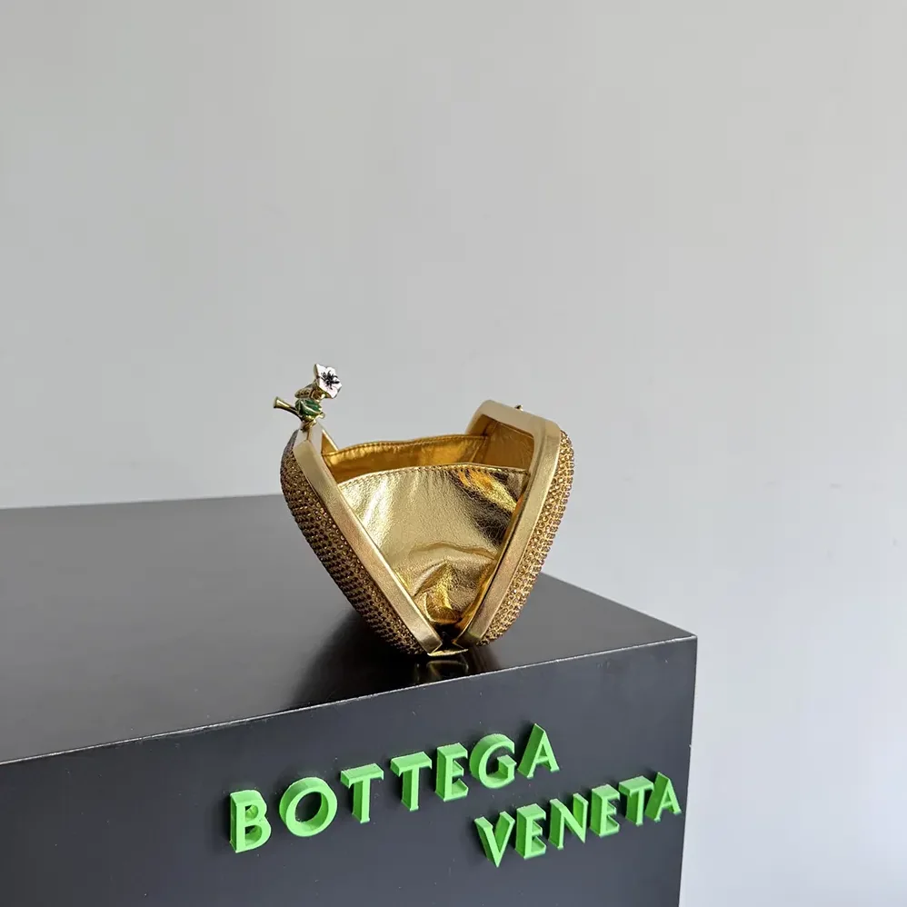 Bottega Veneta Knot for Women in Gold Bottega Veneta Knot for Women in Gold