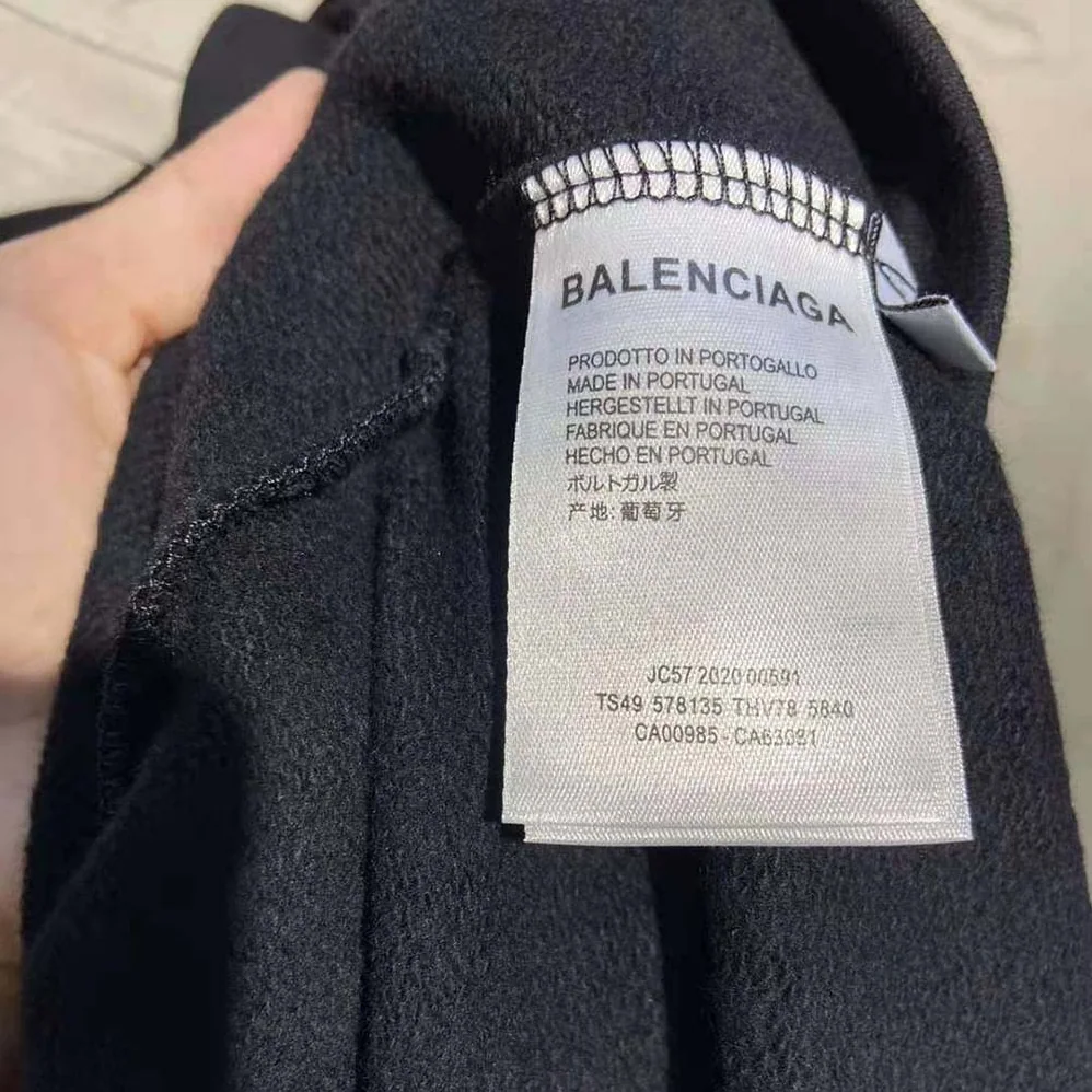 Balenciaga Simpsons Tm and 20th Television Cropped Hoodie in Black for Women Balenciaga Simpsons Tm and 20th Television Cropped Hoodie in Black for Women