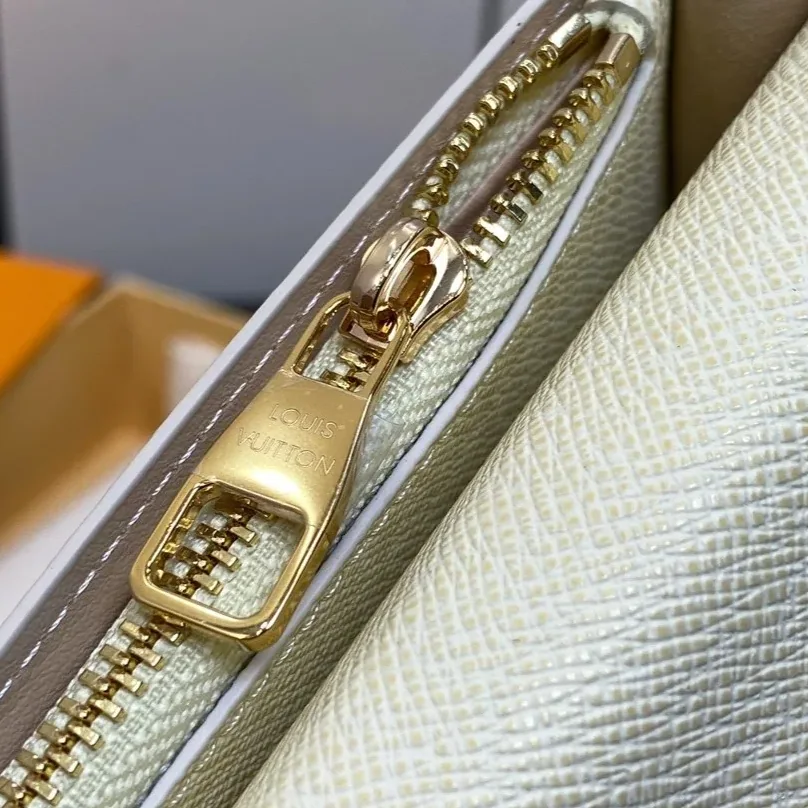 Louis Vuitton Brazza Wallet Cream 3.9 Inches/