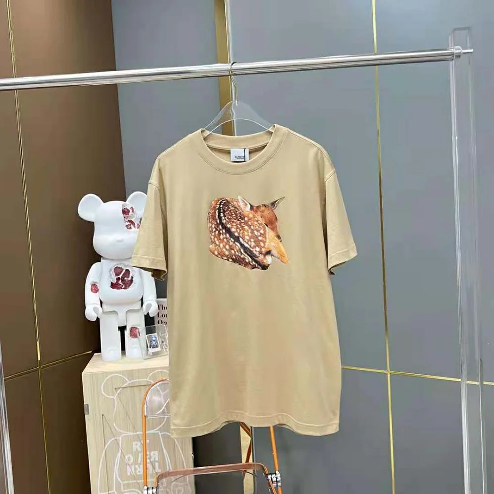 Burberry Deer Print Cotton Oversized T-shirt for Women in Brown Burberry Deer Print Cotton Oversized T-shirt for Women in Brown