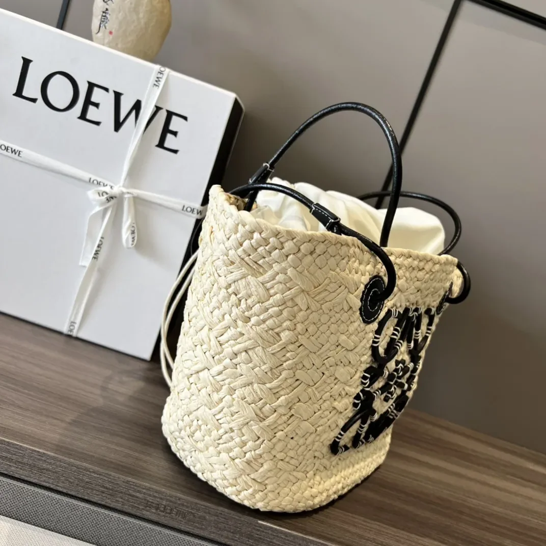 Loewe Small Anagram Basket Bag Beige/Black / A223P65X01 Loewe Small Anagram Basket Bag Beige/Black / A223P65X01