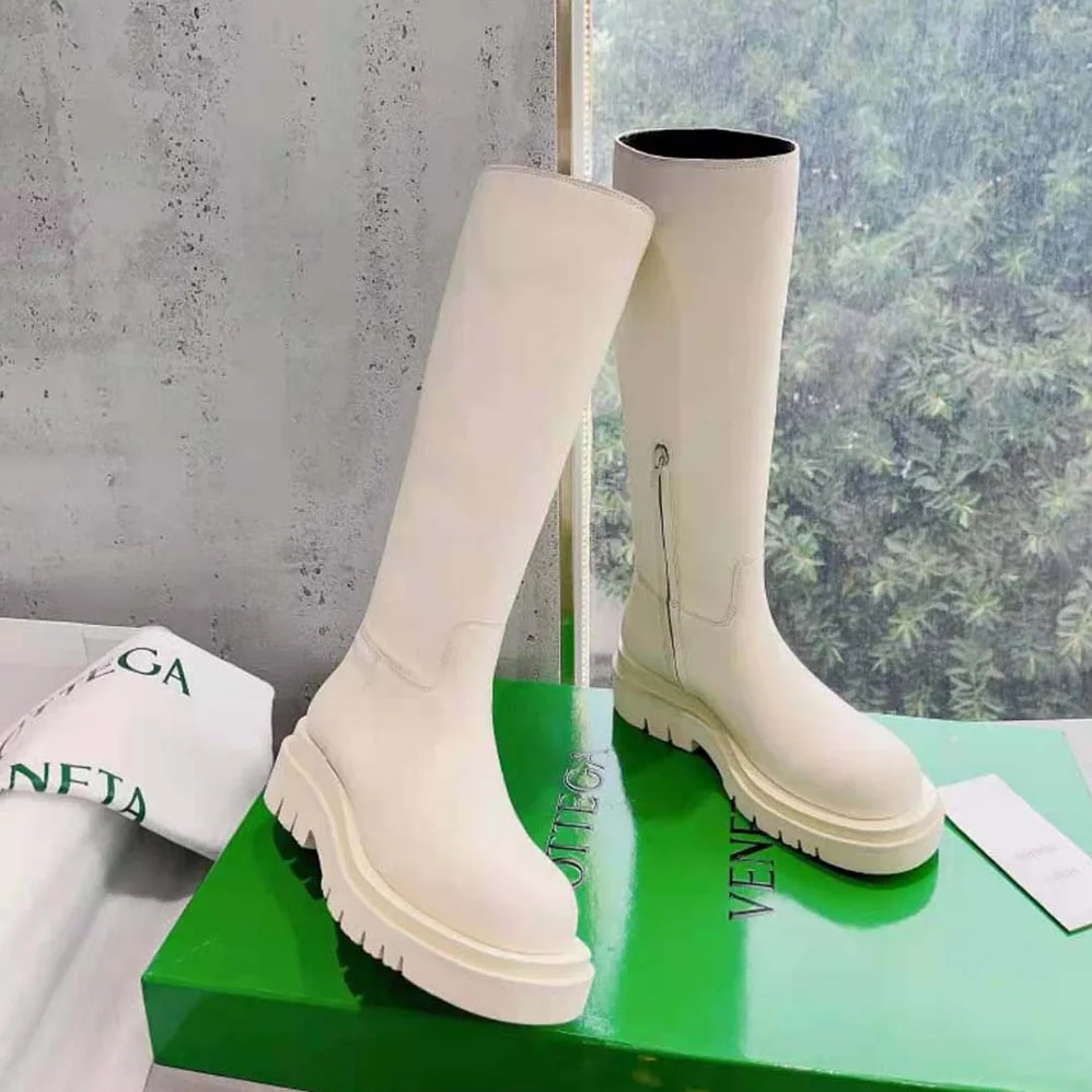 Bottega Veneta Lug Boot in Calfskin Leather for Women in White