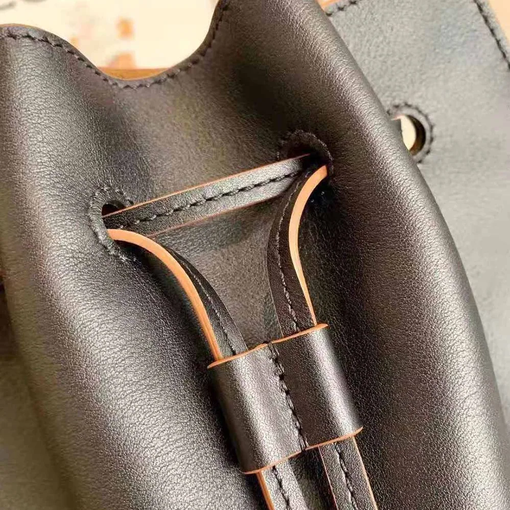 Loewe Horseshoe Bag in Nappa Calfskin for Women in Black Loewe Horseshoe Bag in Nappa Calfskin for Women in Black