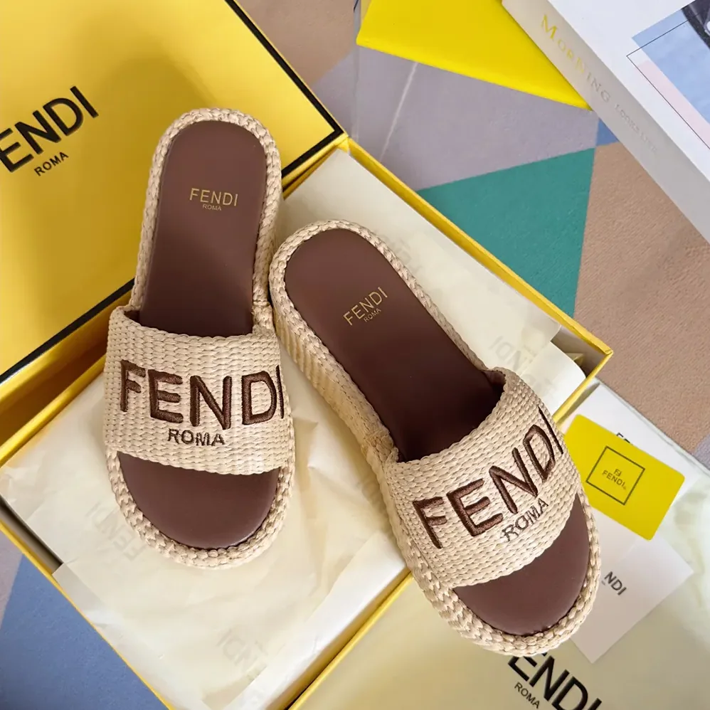 Fendi Fendi Sunshine Beige for Women in Brown Raffia Flatform Slides
