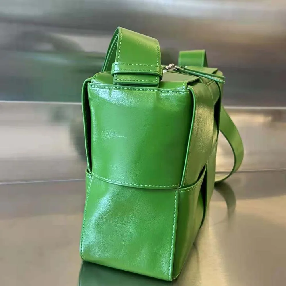 Bottega Veneta Intreccio Slouchy Leather Cross-Body Arco Camera Bag for Men in Green