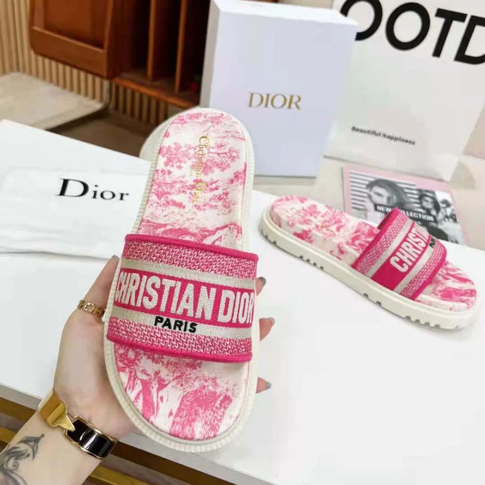 Dior Dway Slide Bright Toile de Jouy Embroidered Cotton for Women in Pink Dior Dway Slide Bright Toile de Jouy Embroidered Cotton for Women in Pink