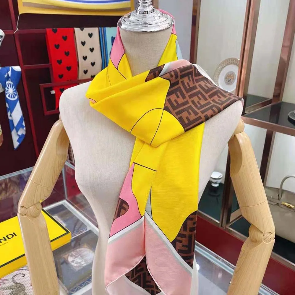 Fendi Show Foulard Multicolor Silk Foulard for Women in Yellow Fendi Show Foulard Multicolor Silk Foulard for Women in Yellow
