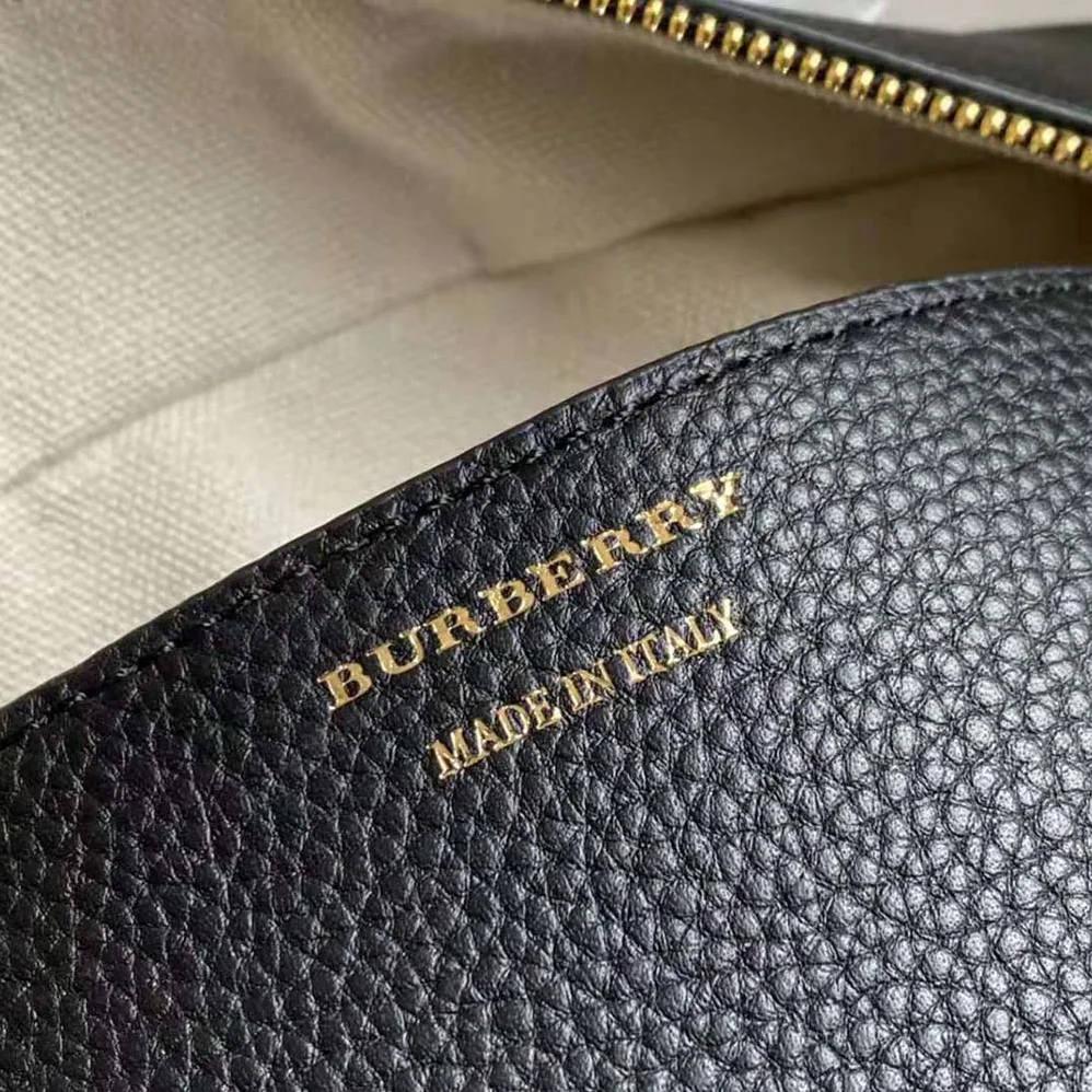 Burberry Medium Leather Half Cube Bag for Women in Black Burberry Medium Leather Half Cube Bag for Women in Black