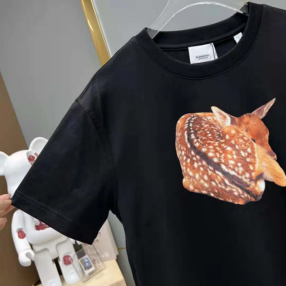 Burberry Deer Print Cotton Oversized T-shirt for Women in Black