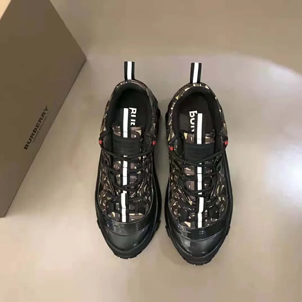 Burberry Monogram Print E-canvas Arthur Sneakers for Women in Brown Burberry Monogram Print E-canvas Arthur Sneakers for Women in Brown