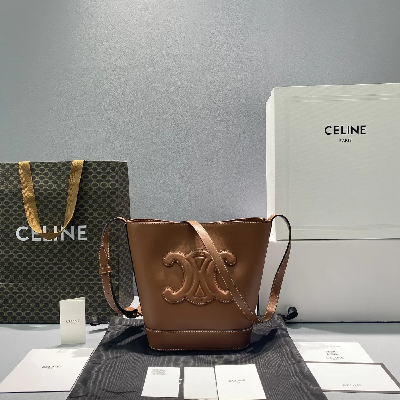 Celine Oval Bag Cuir Triomphe Brown / .04LU