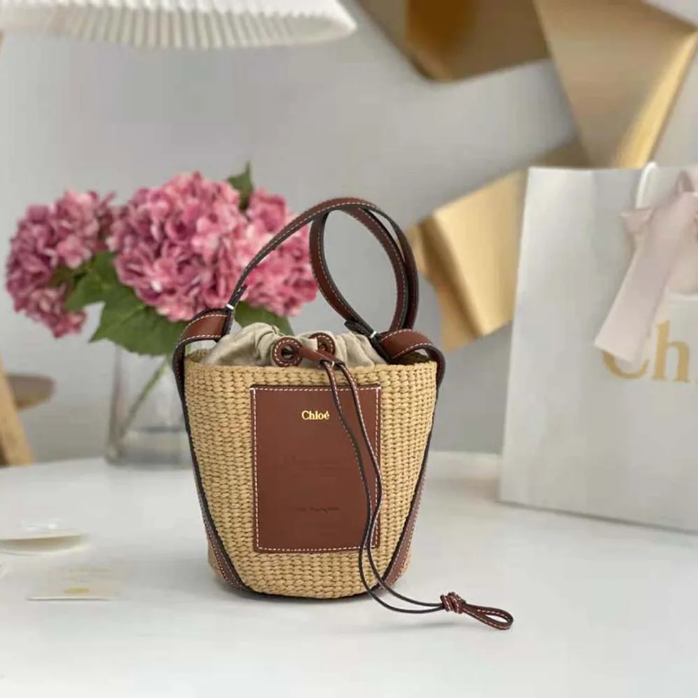Chloe Small Basket in Fair-Trade Paper and Shiny Calfskin for Women in Brown Chloe Small Basket in Fair-Trade Paper and Shiny Calfskin for Women in Brown