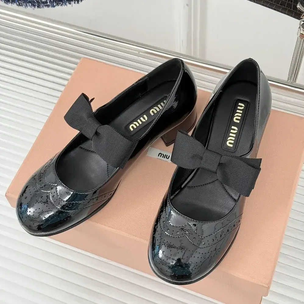 Miu Miu Patent Leather Pumps with Bow for Women in Black Miu Miu Patent Leather Pumps with Bow for Women in Black
