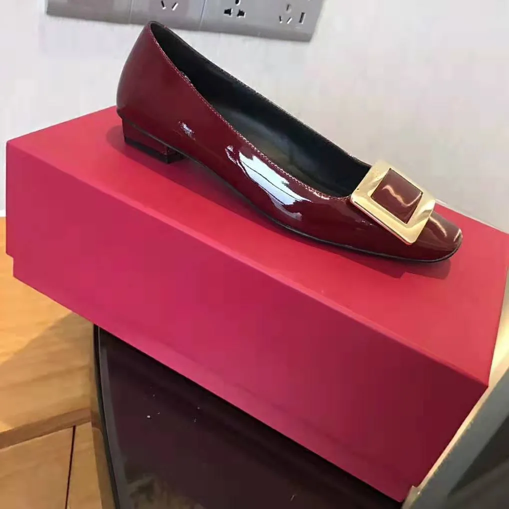Roger Vivier Belle Vivier Pumps in Patent Leather for Women in Red