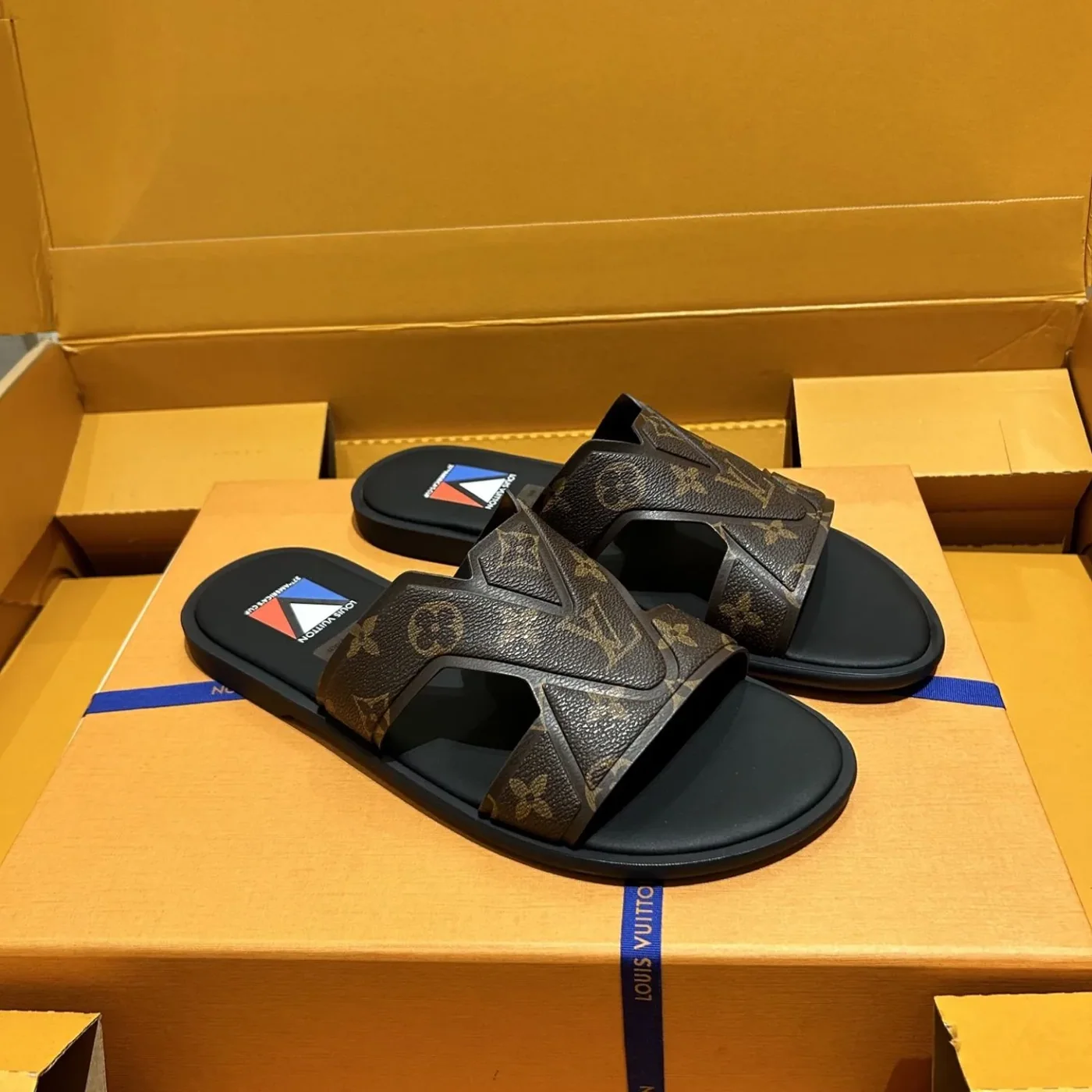 Louis Vuitton Oasis Mule Monogram Ebene Louis Vuitton Oasis Mule Monogram Ebene
