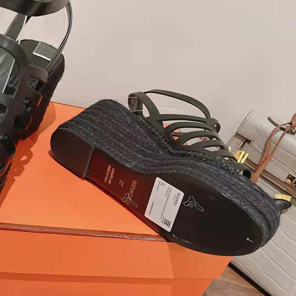 Hermes Catalya Espadrille in Calfskin with “Chaine D'Ancre” Motif for Women in Black Hermes Catalya Espadrille in Calfskin with “Chaine D'Ancre” Motif for Women in Black