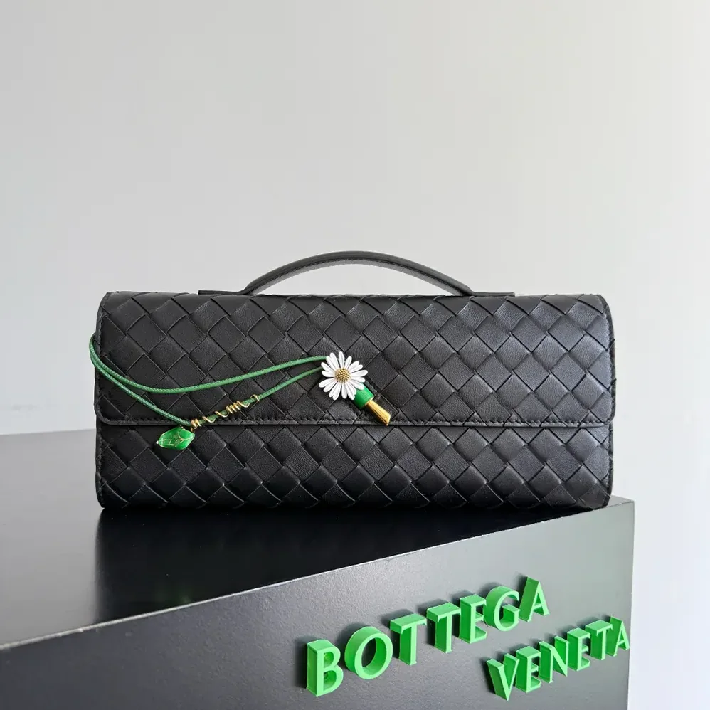 Bottega Veneta Andiamo Clutch in Calf Leather for Women Bottega Veneta Andiamo Clutch in Calf Leather for Women