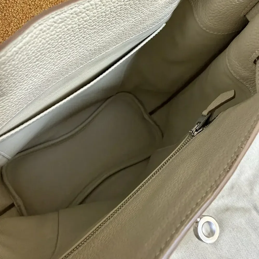 Hermes Togo So Kelly 22 Palladium Hardware for Unisex in White Hermes Togo So Kelly 22 Palladium Hardware for Unisex in White