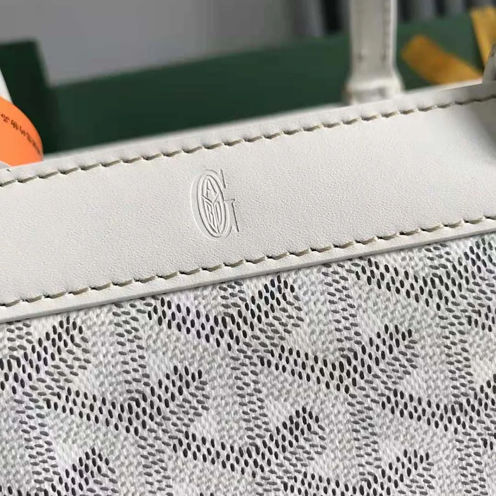 Goyard Bellechasse Biaude PM Bag for Women in White Goyard Bellechasse Biaude PM Bag for Women in White