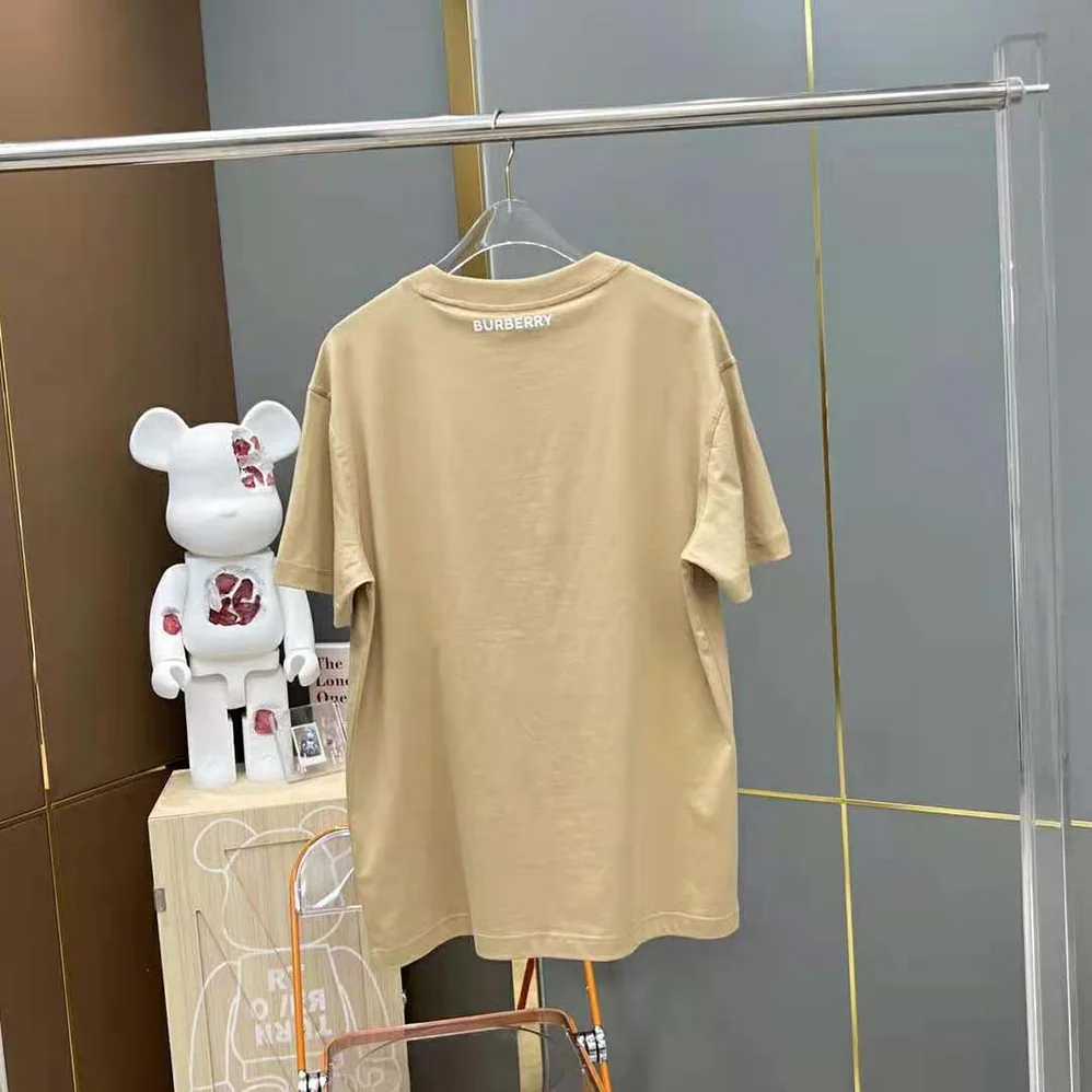 Burberry Deer Print Cotton Oversized T-shirt for Women in Brown Burberry Deer Print Cotton Oversized T-shirt for Women in Brown