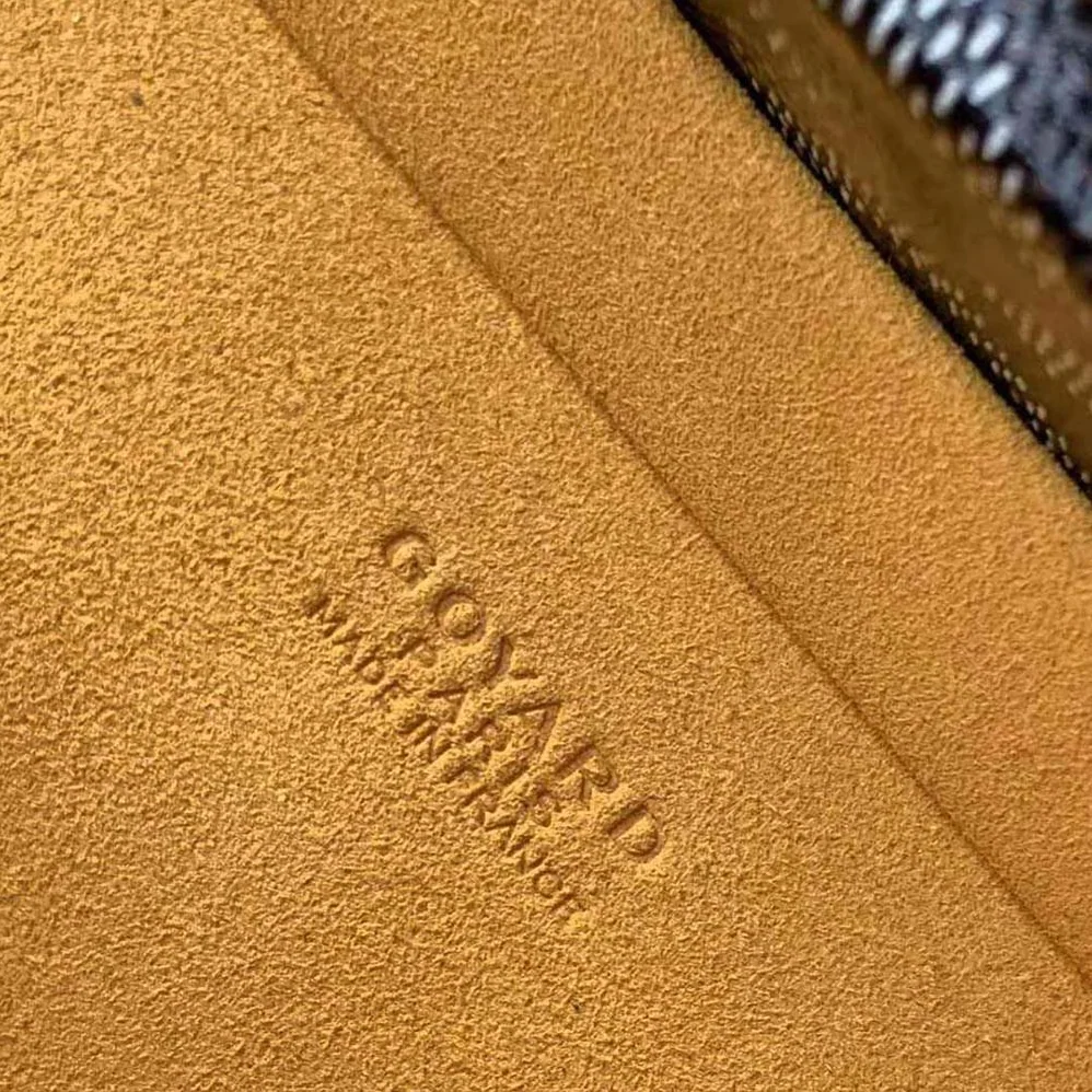 Goyard Sac Malle Grand Hôtel in Goyardine Canvas & Clamecy Calfskin for Women in Brown Goyard Sac Malle Grand Hôtel in Goyardine Canvas & Clamecy Calfskin for Women in Brown