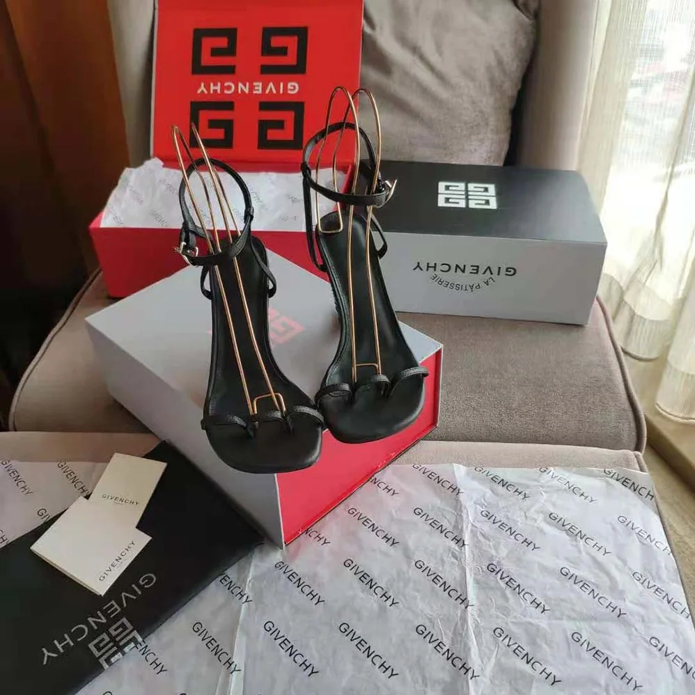 Givenchy Triple Toes Sandals in Leather with Horn Heel for Women in Black