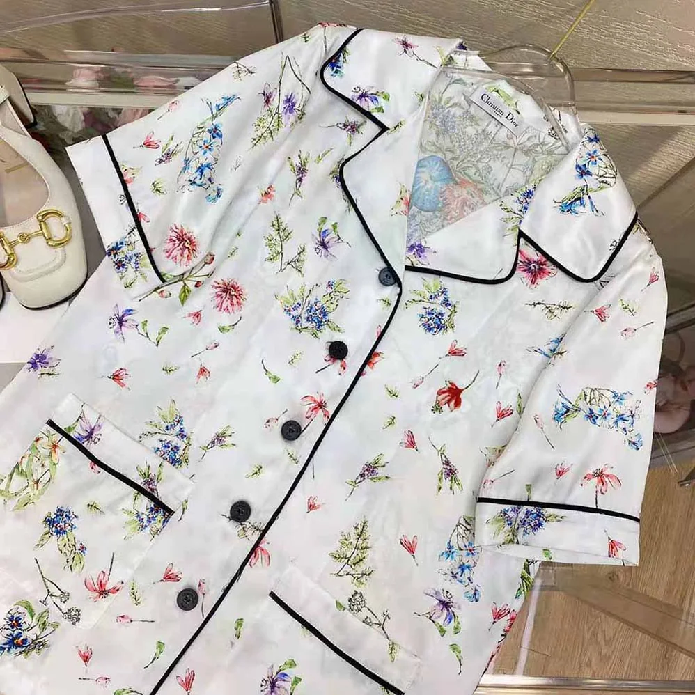 Dior Chez Moi Short-Sleeved Shirt White Silk Twill with Multicolor D for Women in Constellation Motif Dior Chez Moi Short-Sleeved Shirt White Silk Twill with Multicolor D for Women in Constellation Motif