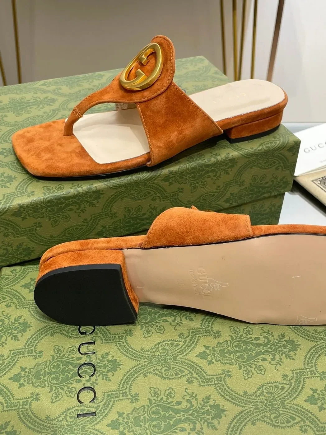 Gucci Blondie Thong Sandal In Soft Brown