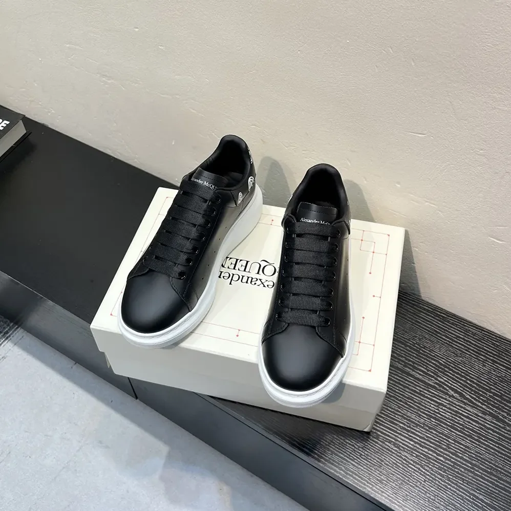 Alexander Mcqueen Oversized Sneaker in Black for Unisex in White