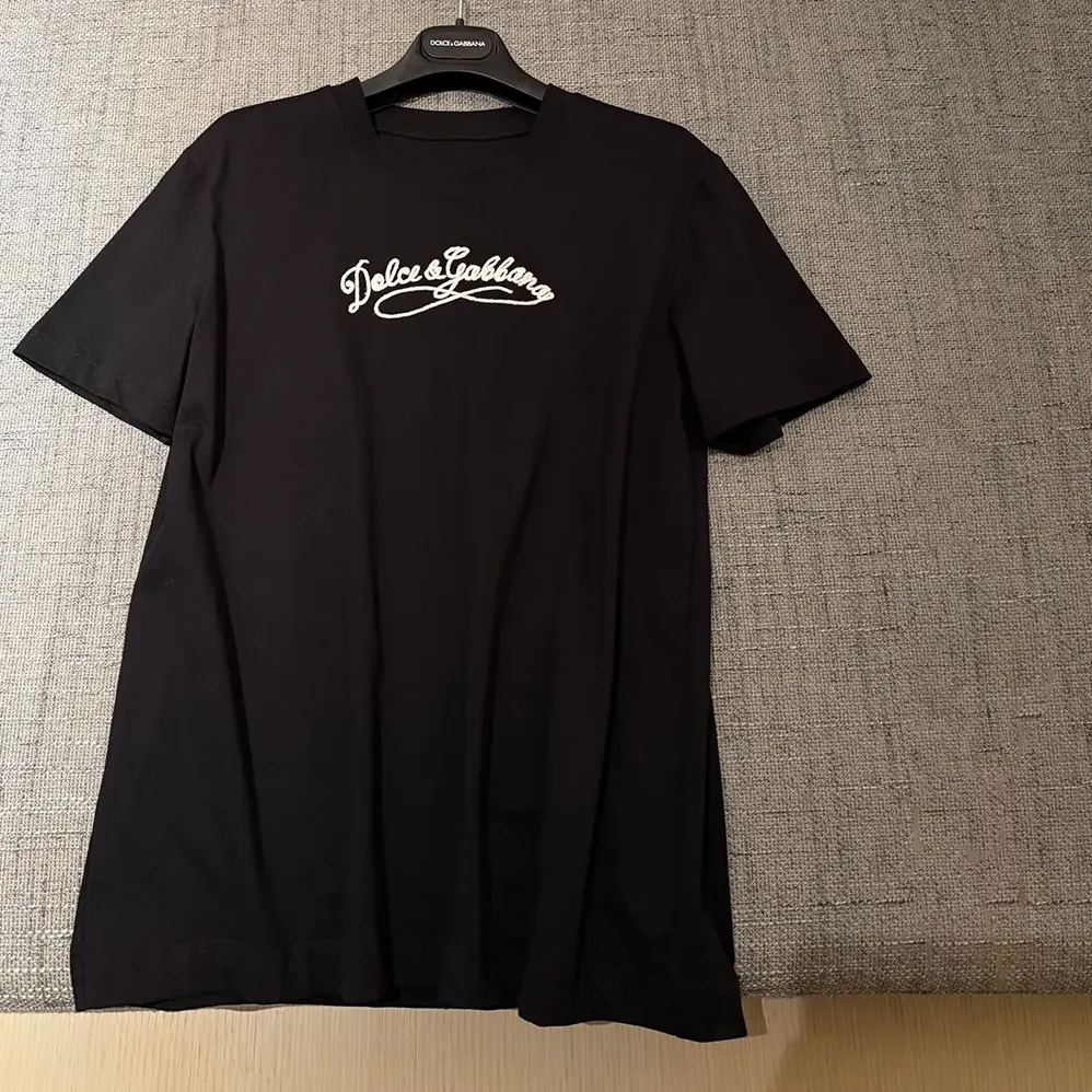 Dolce Gabbana D&G Jersey T-Shirt With Embroidery for Women in Black Dolce Gabbana D&G Jersey T-Shirt With Embroidery for Women in Black