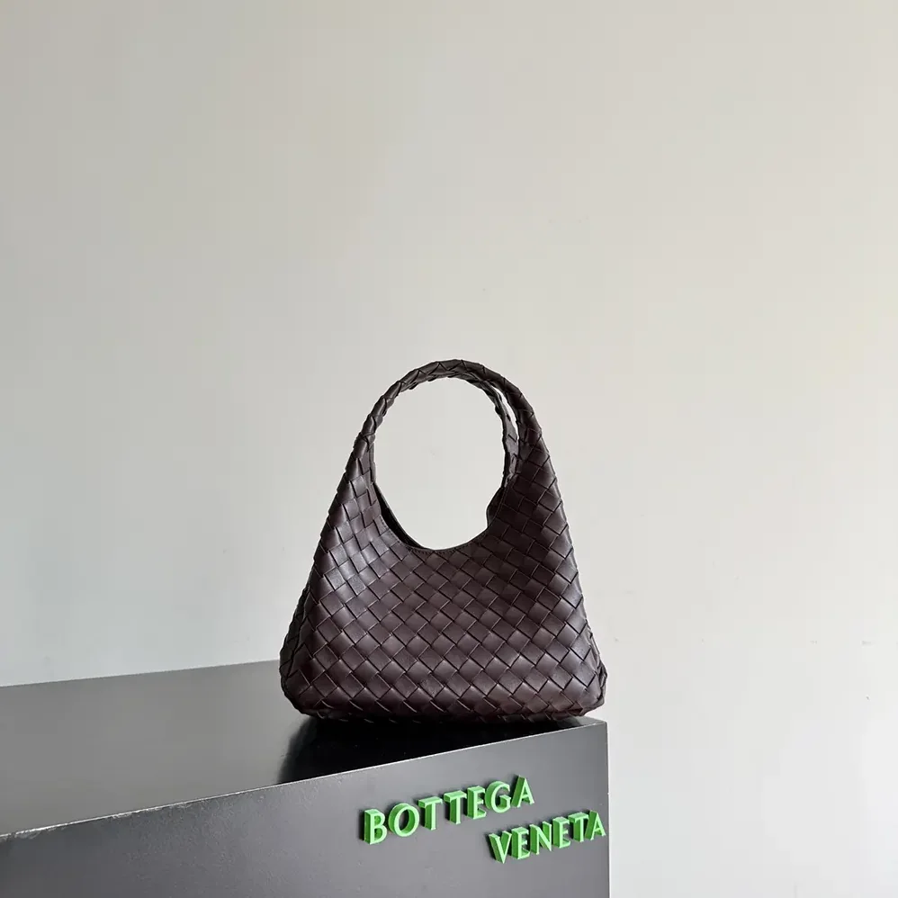Bottega Veneta Small Campana for Women in Bordeaux Bottega Veneta Small Campana for Women in Bordeaux