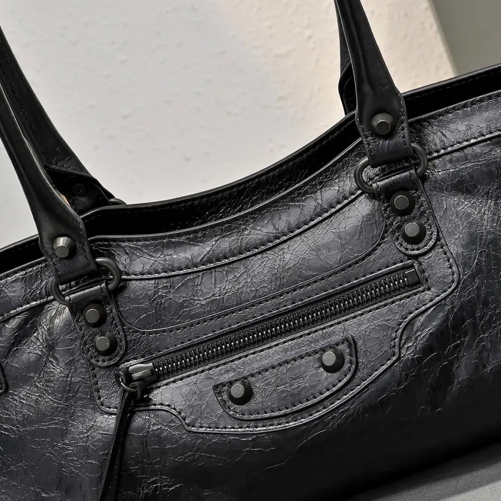 Balenciaga Le City Bag East for Women in West In Black