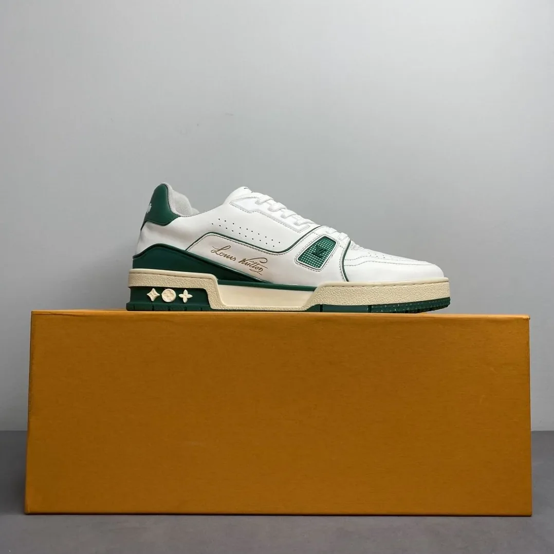 Louis Vuitton Trainer Sneaker Mix Of Materials White in Green