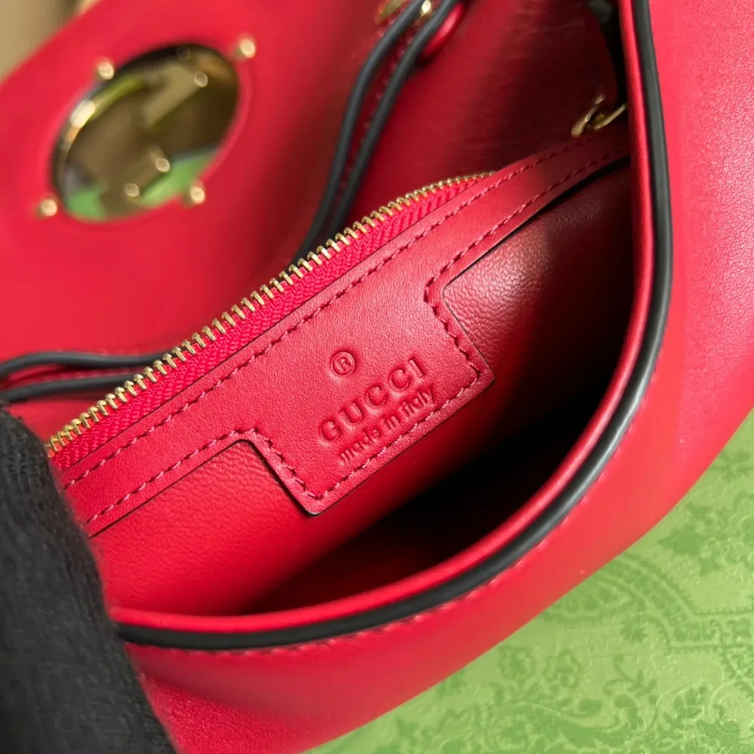 Gucci Blondie Medium Shoulder Bag in Red Gold Hardware Gucci Blondie Medium Shoulder Bag in Red Gold Hardware