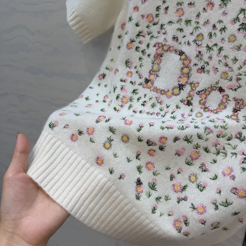 Dior Short-Sleeved Embroidered Sweater Multicolor Daisy Garden Cashmere Knit for Women Dior Short-Sleeved Embroidered Sweater Multicolor Daisy Garden Cashmere Knit for Women