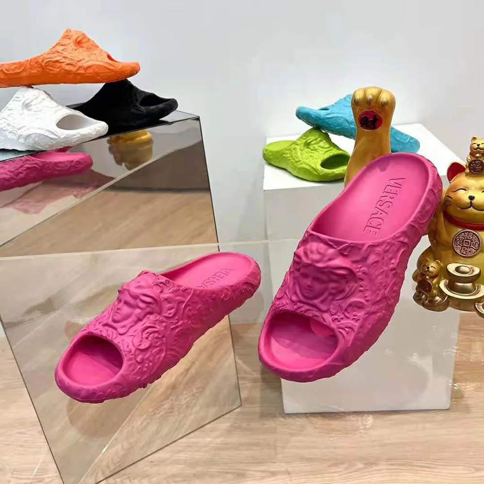 Versace Medusa Dimension Sliders for Unisex in Pink Versace Medusa Dimension Sliders for Unisex in Pink