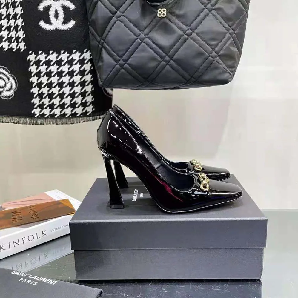Saint Laurent YSL Silvana Pumps in Patent Leather for Women in Black Saint Laurent YSL Silvana Pumps in Patent Leather for Women in Black