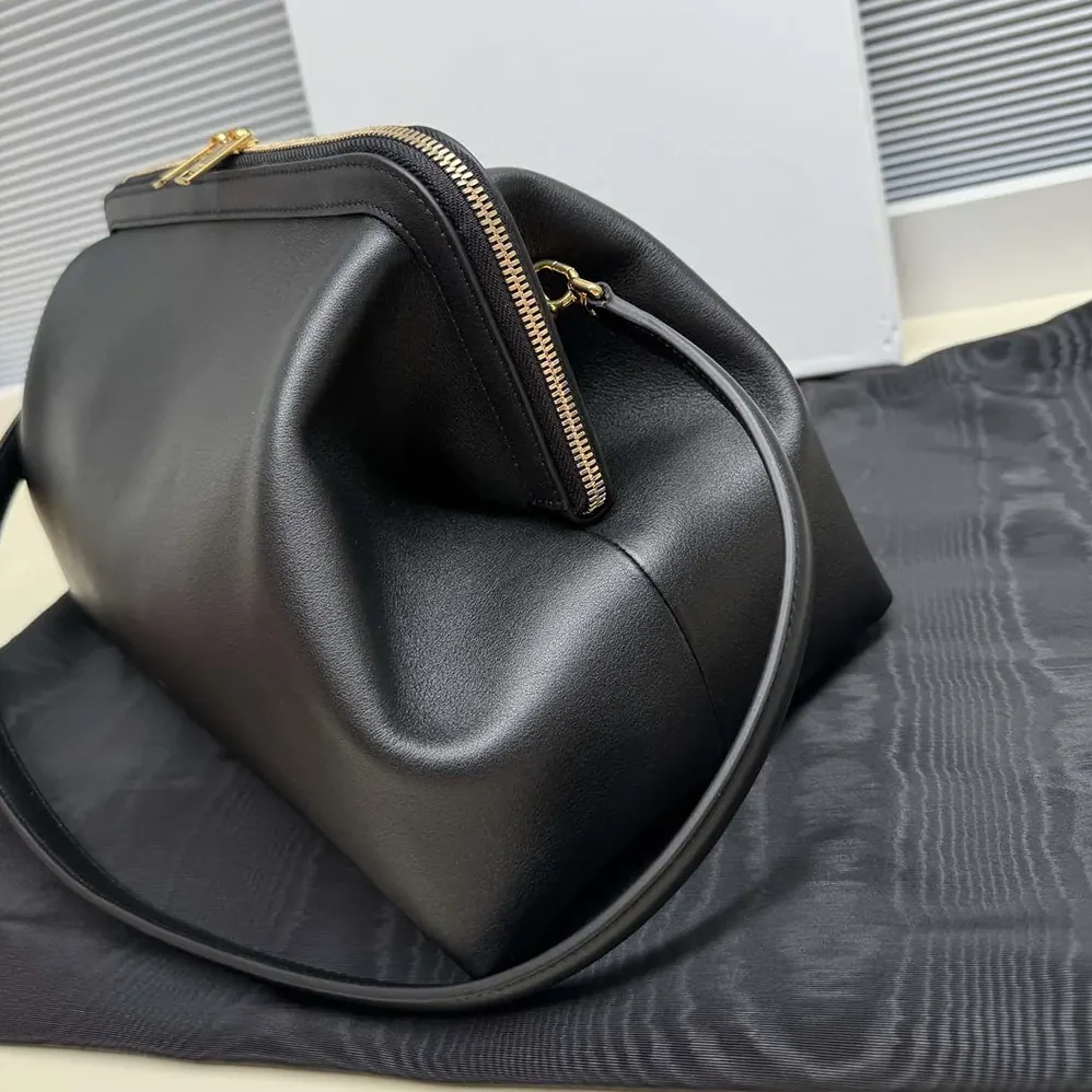 Celine Doctor'S Pouch In Supple Natural Calfskin for Women in Black Celine Doctor'S Pouch In Supple Natural Calfskin for Women in Black