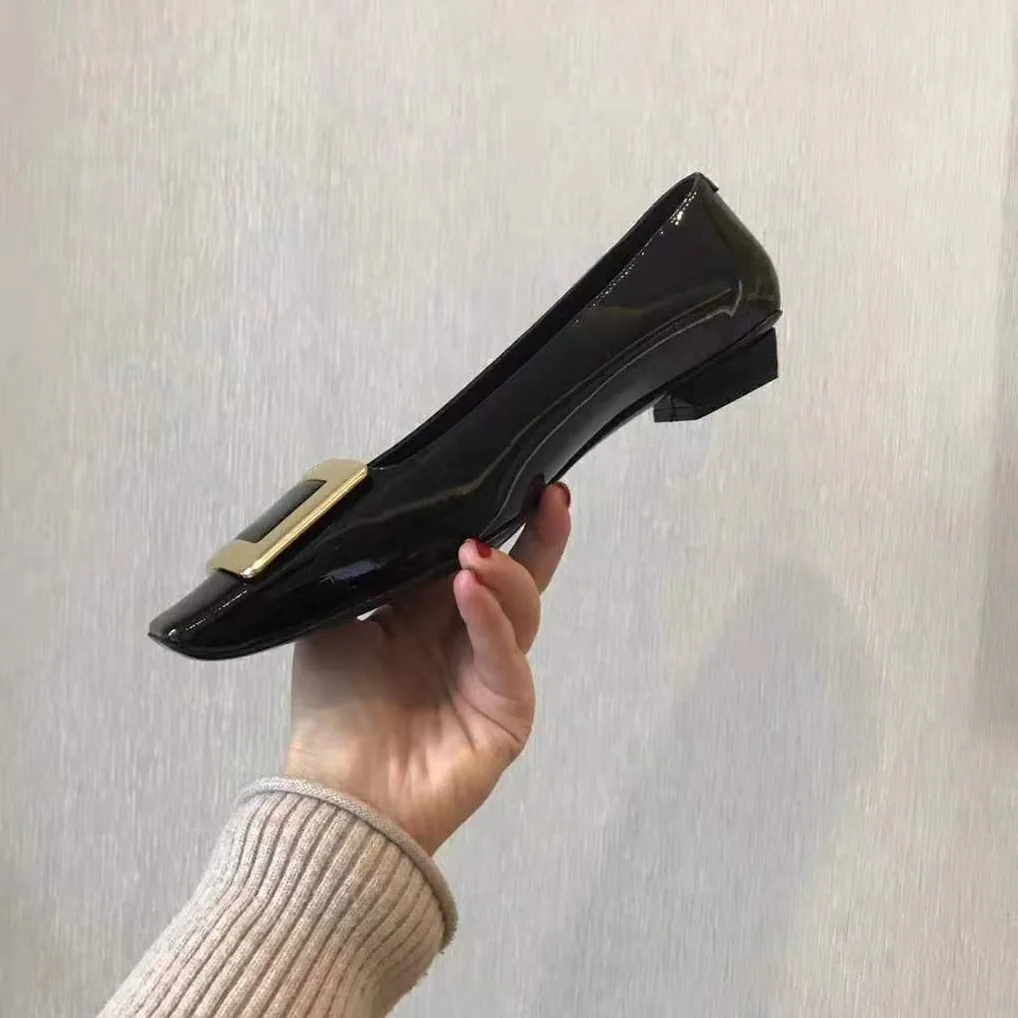Roger Vivier Belle Vivier Pumps in Patent Leather for Women in Black Roger Vivier Belle Vivier Pumps in Patent Leather for Women in Black