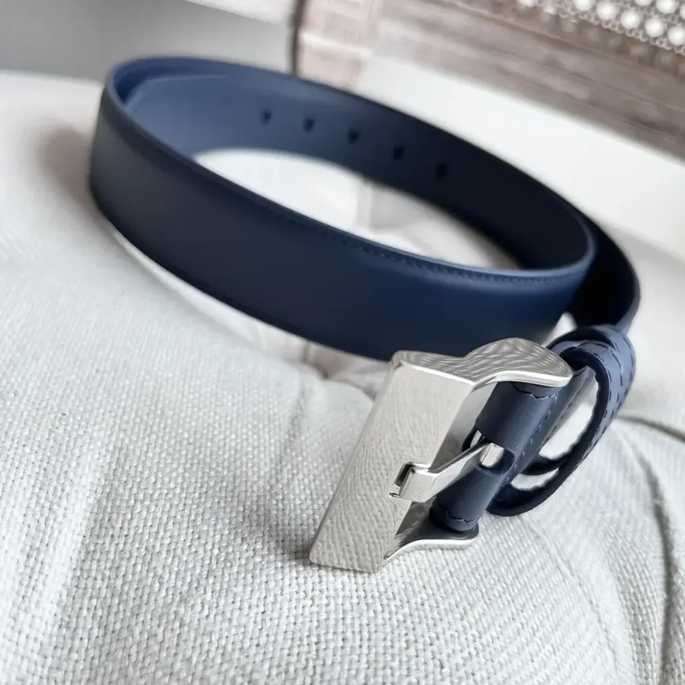 Bottega Veneta Smooth Calfskin Leather Belt for Unisex in Navy Bottega Veneta Smooth Calfskin Leather Belt for Unisex in Navy