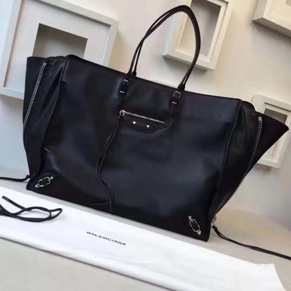 Balenciaga Papier B4 Zip Around Cross Body Horizontal Tote for Women in Black Balenciaga Papier B4 Zip Around Cross Body Horizontal Tote for Women in Black