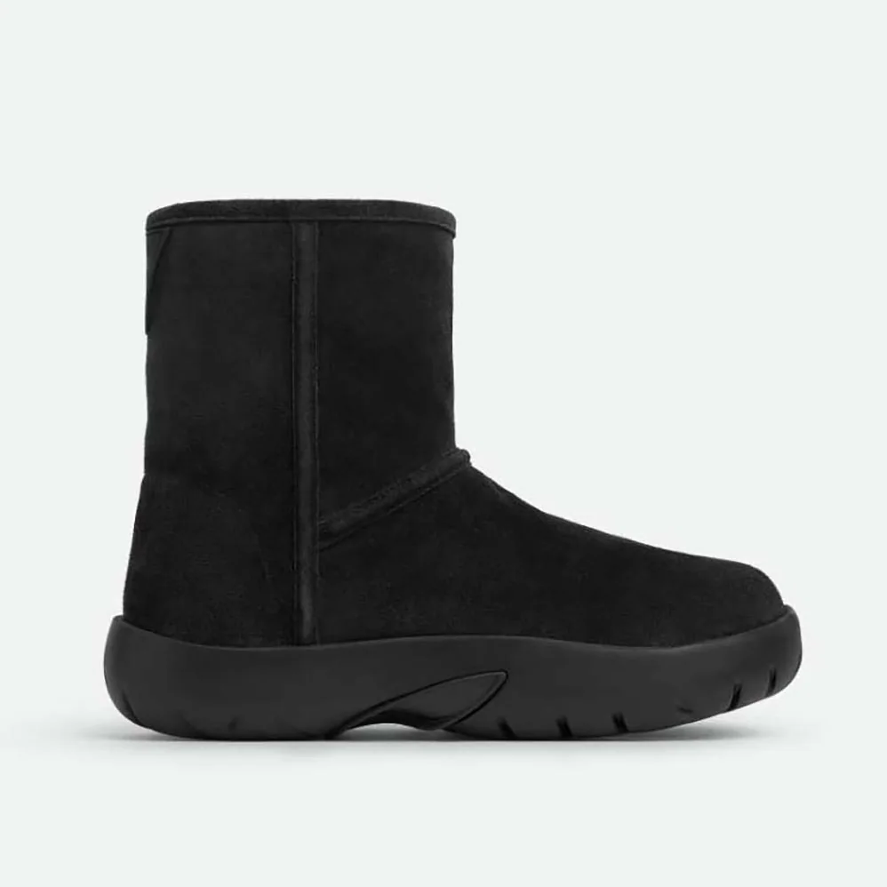 Bottega Veneta Snap Ankle Boot Realised in Shearling Calfskin for Unisex in Black Bottega Veneta Snap Ankle Boot Realised in Shearling Calfskin for Unisex in Black