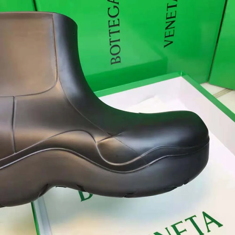 Bottega Veneta Puddle Ankle Boot for Unisex in Black