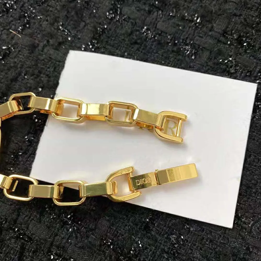 Dior 30 Montaigne Necklace Gold for Women in Finish Metal Dior 30 Montaigne Necklace Gold for Women in Finish Metal