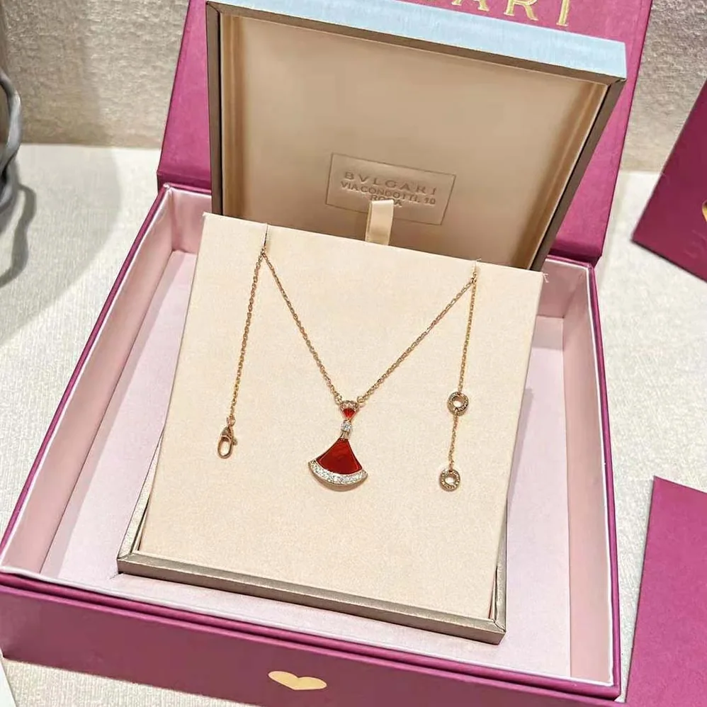 Bvlgari DIVAS' DREAM Necklace in 18 KT Rose Gold with Pendant Set for Women in Red