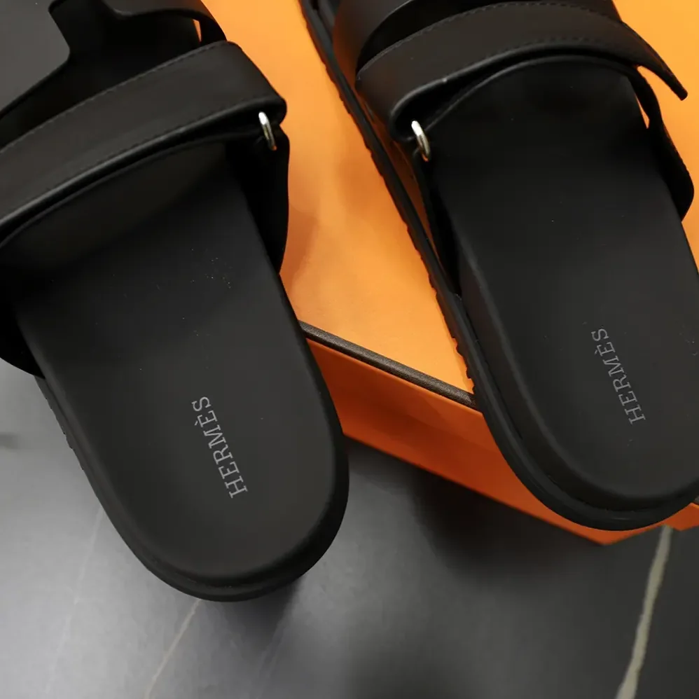 Hermes Chypre Sandal-Black H222100Zv02340 for Unisex